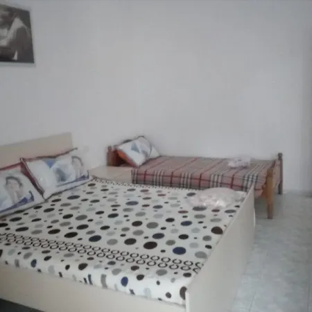 Lukas Guest house Divjake